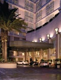 オムニ ロサンゼルス ホテル アット カリフォルニア プラザの外観